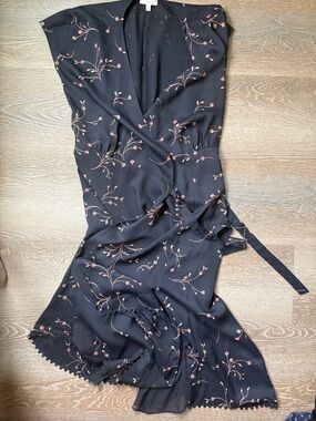 Joie Women's wrap navy cherry blossom Wrap Dress in a medium- like new